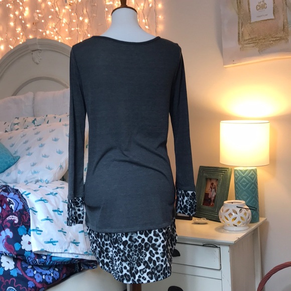 Cheetah print black white gray sweater - Picture 4 of 4